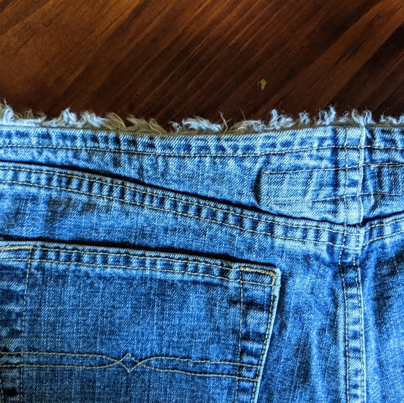 Who wears short shorts? - Picture 4 of 7